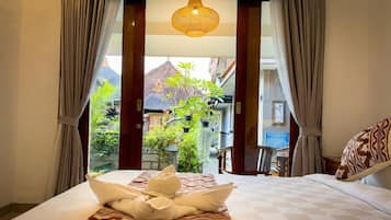 Kahden hengen superior-huone, näköala puutarhaan | Työpöytä, ilmainen Wi-Fi