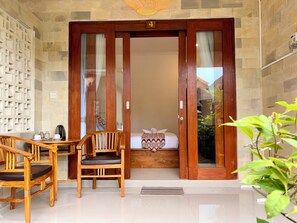 Habitación doble superior, vista al jardín | Terraza o patio