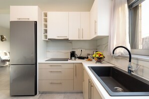 Private kitchen - Stone Apartmens - Sunstone Apartments Stoupa (Stoupa)
