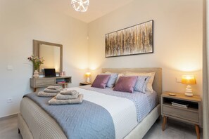Tabla de planchar con plancha, wifi y ropa de cama 