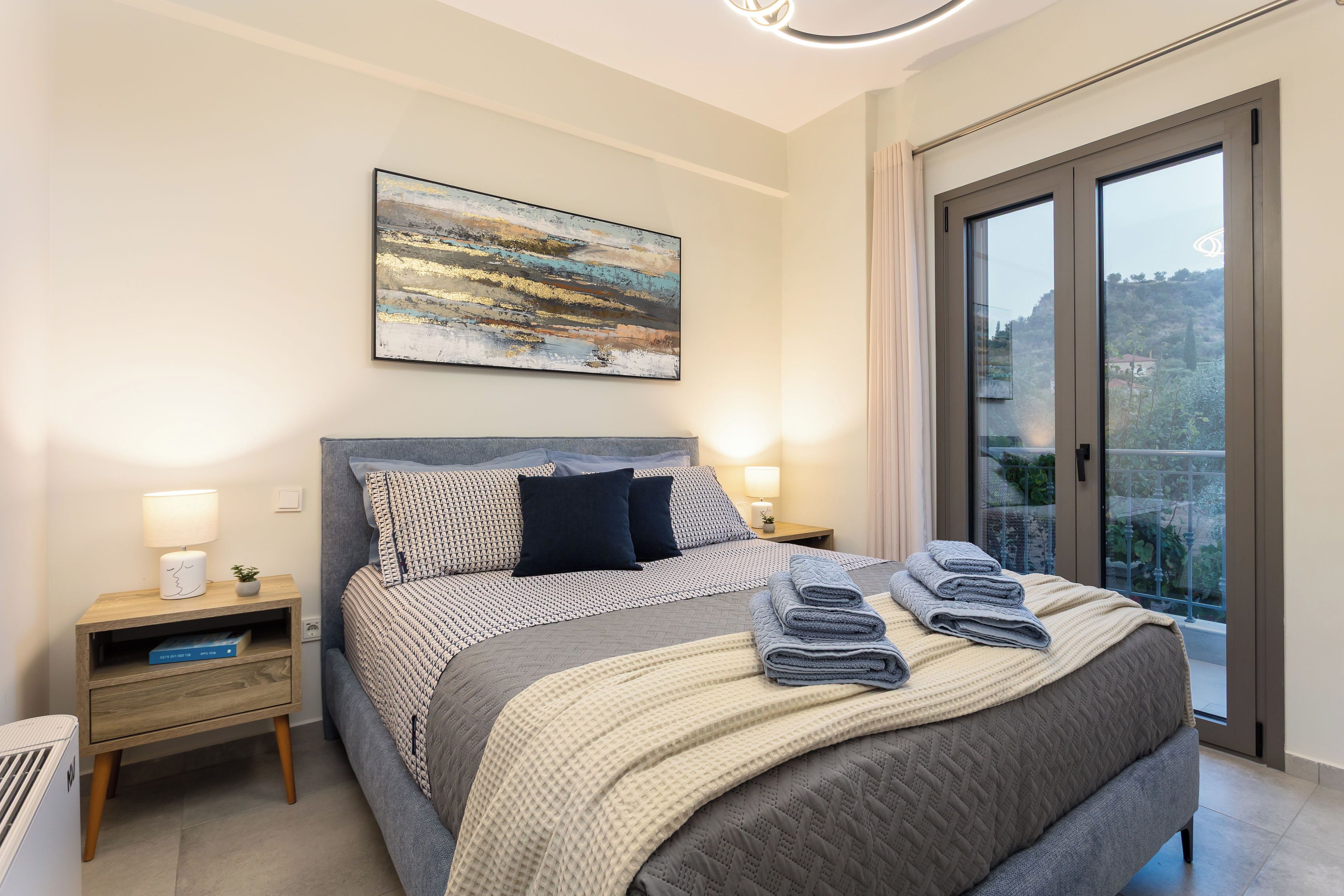 Iron/ironing board, internet, bed sheets