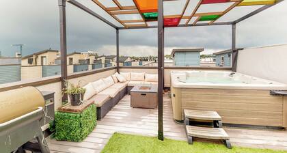 Home w/ Rooftop Patio, Fire Pit, Hot Tub, Grill
