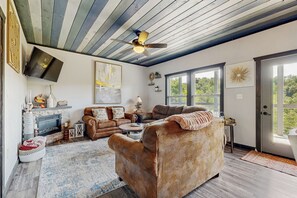 House (3 Bedrooms) | Interior - 1 Mi to Douglas Lake! Mtn-view Haven w/ Hot Tub (Sevierville)