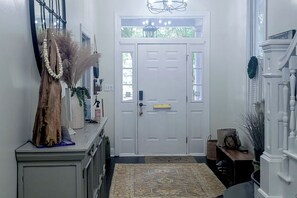 House (4 Bedrooms) | Interior - 4 BR Home w/ Modern Comforts & Park View (Savannah)