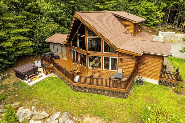 Hot Tub, Lake Views! All-season Hinsdale Haven - Ashmere Lake, MA