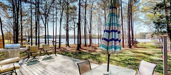 Dog Friendly: Lakefront Home w/ Dock & Kayaks