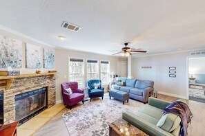 Interior - Dog Friendly: Lakefront Home w/ Dock & Kayaks (Saluda)