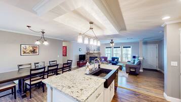 House (4 Bedrooms) | Interior