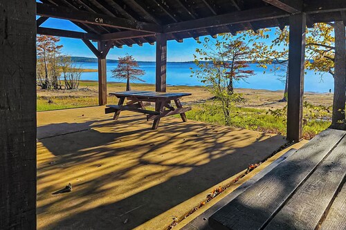 2BR Dog-friendly Home Near Lake w/ Fire Pit