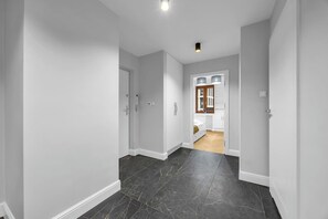 Interior - 2-Bedroom Downtown Apt - 75m2, A/C and Balcony - by Rentujemy (Warszawa)