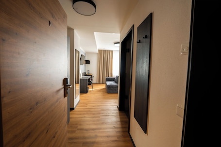 Comfort Double or Twin Room | In-room safe, desk, laptop workspace, blackout drapes. PEN Smart Hotel