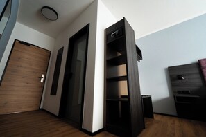 Comfort Double or Twin Room | In-room safe, desk, laptop workspace, blackout drapes