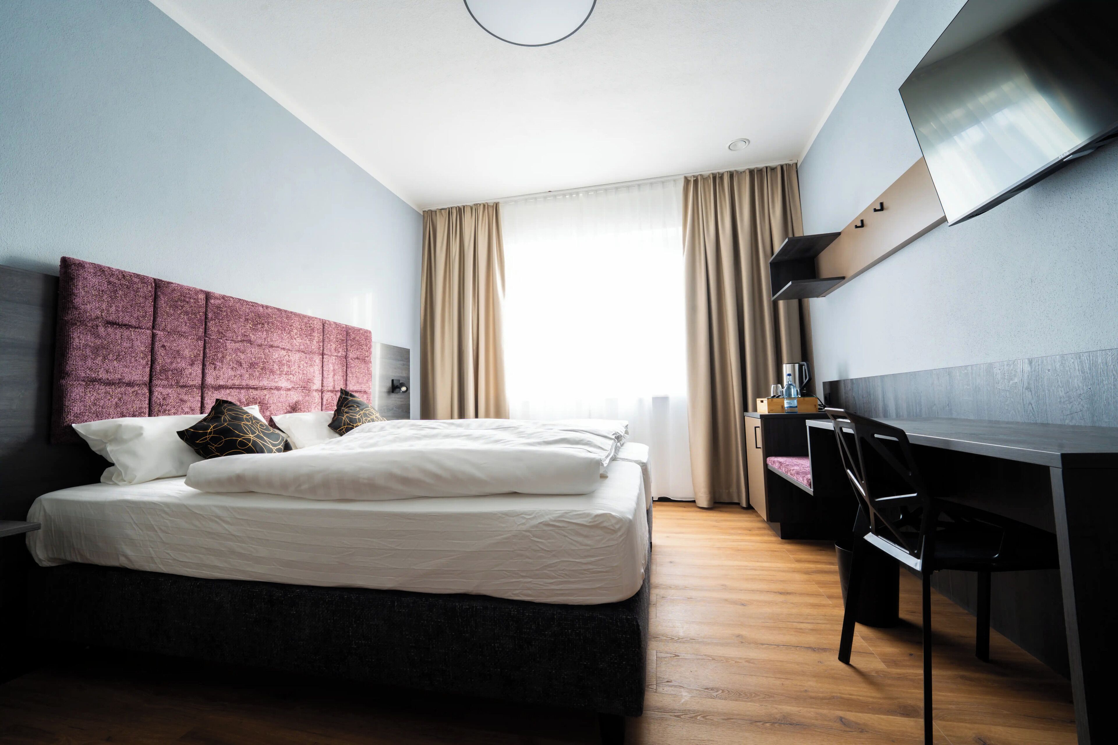 Comfort Double or Twin Room | In-room safe, desk, laptop workspace, blackout curtains