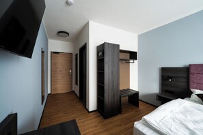 Habitació doble o amb dos llits individuals Comfort | Caixa forta a l'habitació i escriptori 