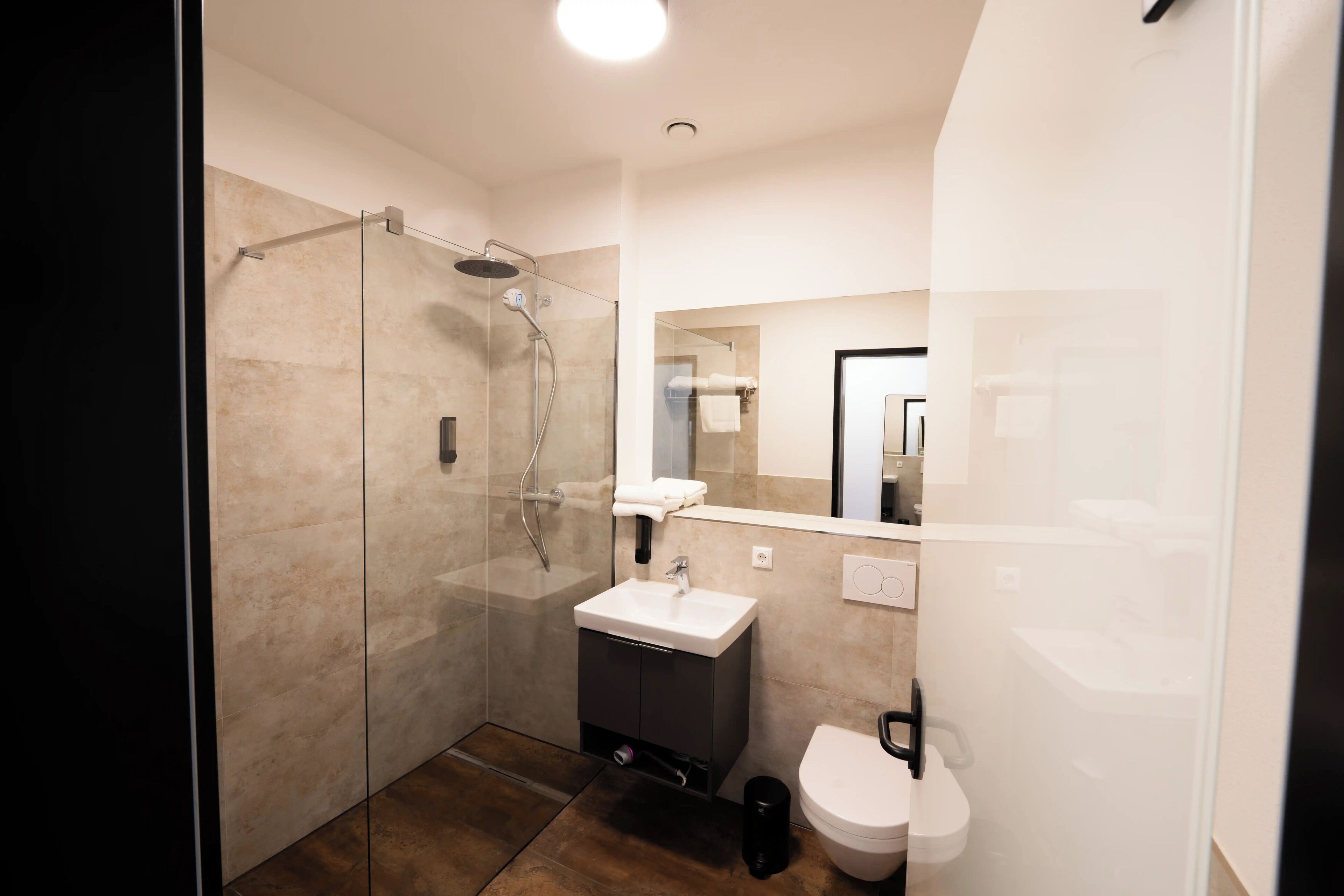 Comfort Double or Twin Room | Accessible bathroom