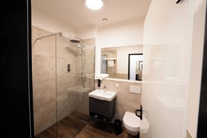 Comfort Double or Twin Room | Accessible bathroom