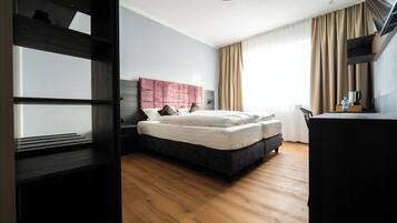 Caja de seguridad en la habitación y escritorio