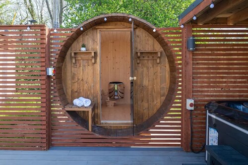 Pen y Coed-hot tub-countryside views
