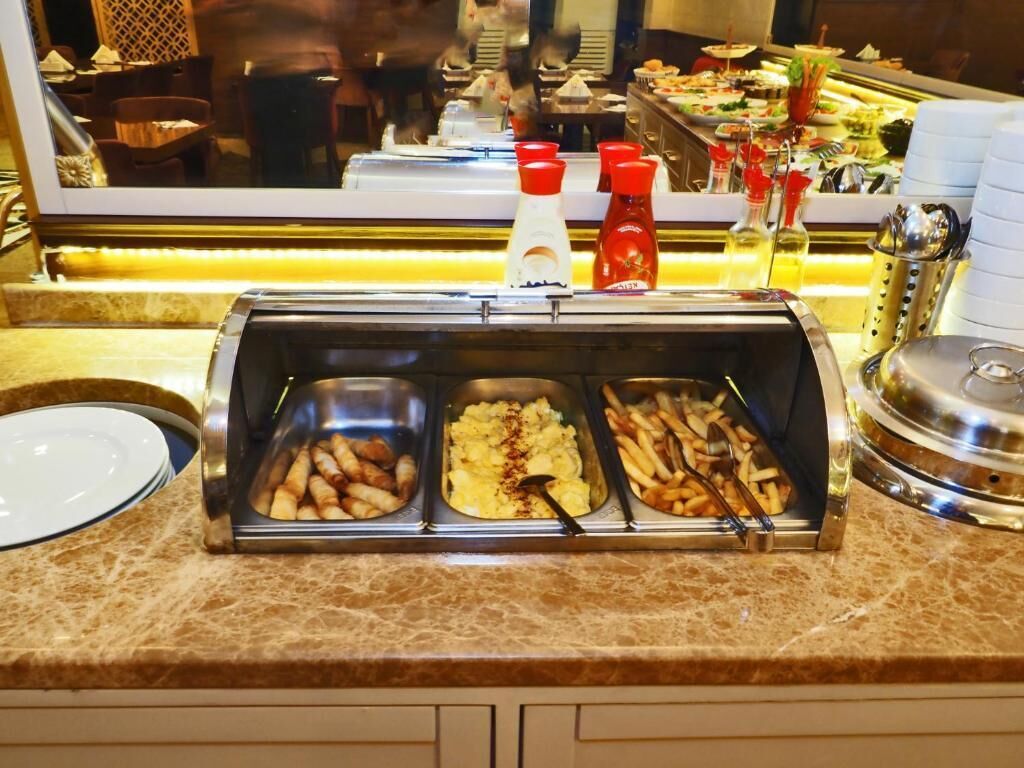 Café da manhã com buffet grátis todos os dias