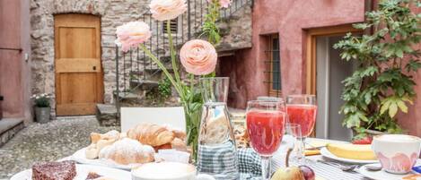 Tägliches inbegriffenes großes Frühstück