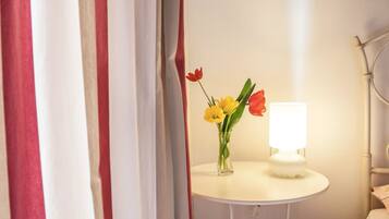 Quartos à prova de som, ferros/tábuas de passar roupa, Wi-Fi de cortesia