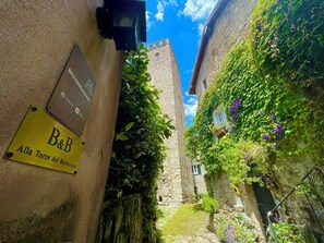 Garden - Alla torre del barbarossa B&B Foresteria (Maggiana)