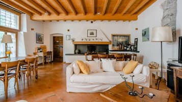 Smart TV 32 pollici con canali digitali, servizi in streaming