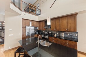 Fridge, microwave, oven, stovetop - Mountain Escape with Private Hot Tub + Central to 3 Ski Resorts! (Frisco)