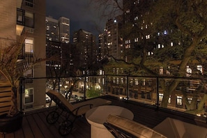 Apartment | 4 bedrooms, Internet - Luxury 4BD Gold Coast Penthouse With Deck Views (Chicago)
