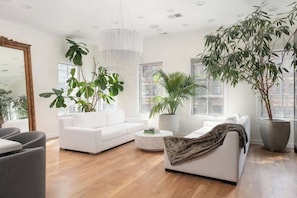 Apartment | 4 bedrooms, Internet - Luxury 4BD Gold Coast Penthouse With Deck Views (Chicago)