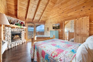 3 bedrooms, desk, iron/ironing board, travel cot - 3BR Resort Cabin w/Views! Hot Tub*Games*Comm Pool (Sevierville)