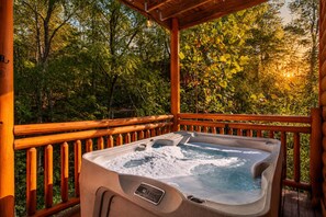 Outdoor spa tub - 6BR Pool Cabin w/Hot Tub*Theater*Game Room*Privacy (Sevierville)