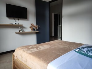 4 bedrooms, iron/ironing board, WiFi, bed sheets - Double T3! Sleeps 10! ALL ON FOOT, 4 bathrooms, parking, fiber and streaming included! (Saint-Louis)