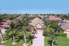Property grounds - Experience the Florida dream at Villa Barbara in Cape Coral! (Cape Coral)