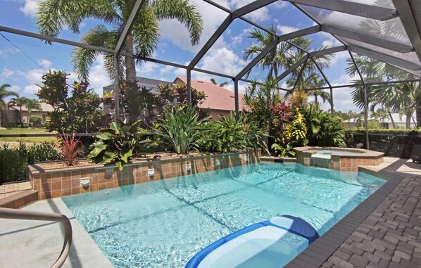 Outdoor pool, a heated pool - Experience the Florida dream at Villa Barbara in Cape Coral! (Cape Coral)