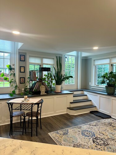 Gorgeous 1-bedroom apartment in nice Holland neighborhood