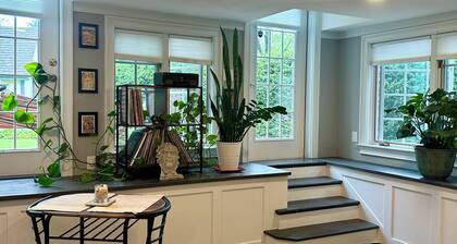 Gorgeous 1-bedroom apartment in nice Holland neighborhood