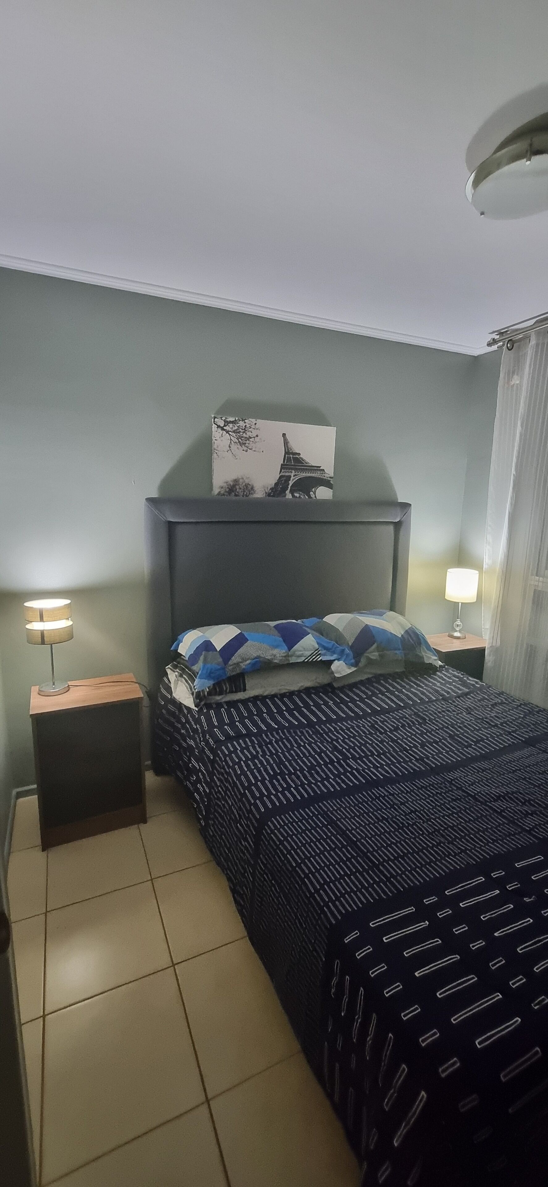 2 habitaciones, tabla de planchar con plancha, wifi y ropa de cama 