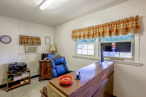 Lobby - Explore Cadiz Attractions from This Double-Bed Room with Free Parking (Harrison County)