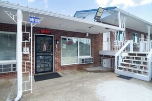 Exterior detail - 3 Inviting Rooms Near Local Shops & Outdoor Activities, Free Onsite Parking (Claiborne County)