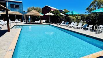 Piscine extérieure, piscine chauffée