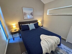 2 bedrooms, iron/ironing board, bed sheets