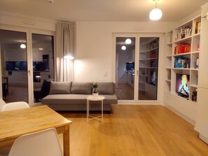 Interior - Central 2-room apartment with local art (München)