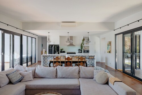 Coastal Heights – Luxe Retreat with Pool