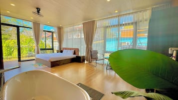 Deluxe Double Room, Garden View | Bathroom | Bathtub, deep-soaking bathtub, free toiletries, hair dryer