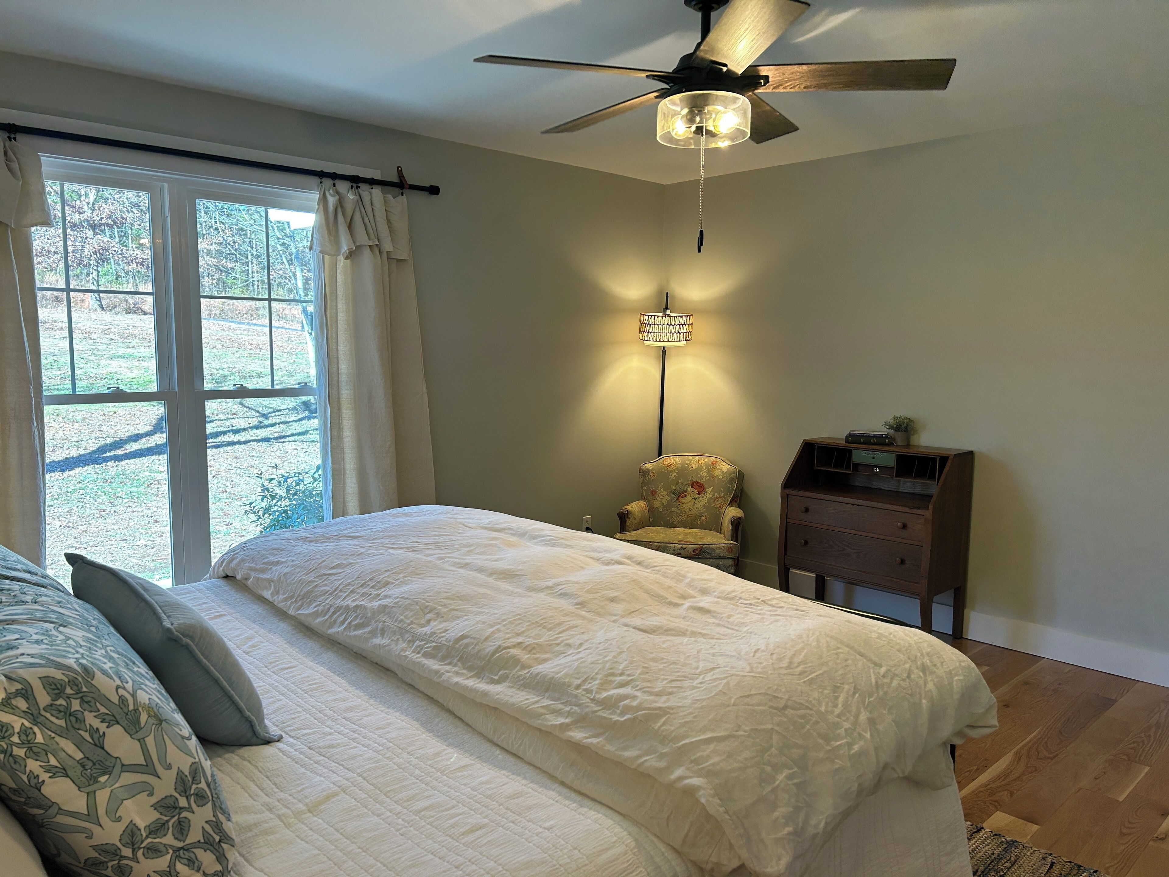 3 bedrooms, iron/ironing board, travel cot, free WiFi