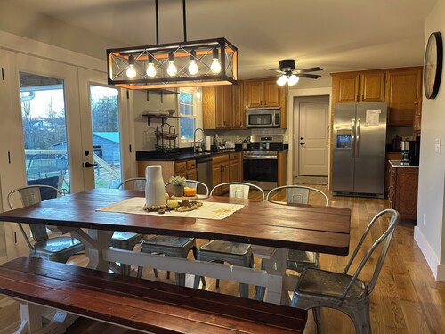 3-bedroom Farmhouse at the Base of the Blue
Ridge Mountains