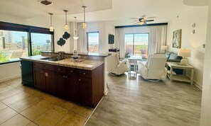 Interior - Stylish Studio w/ Poolside Access & Gulf Views Free Golf & Daily Activities! (Panama City Beach)