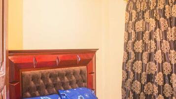 Fer et planche Ă repasser, draps fournis