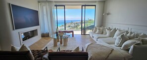 Living area - BEACH, COZY, PERSONAL (Tamarama)